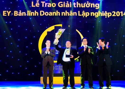 จะมีการจัดพิธีมอบรางวัลนักธุรกิจรุ่นใหม่ยอดเยี่ยมประจำปี 2015